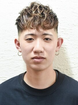 メリケンバーバーショップ コウベ(MERICAN BARBERSHOP KOBE) ショートレイヤーかき上げソフトツーブロックビジネス
