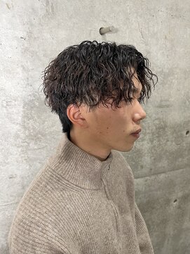 イーラ(era) ツーブロック×センターパート×ツイストスパイラルパーマ