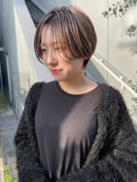 ヌード(NUDE) NUDE10代20代30代ウザバング 耳だしショート 小顔補正立体カット