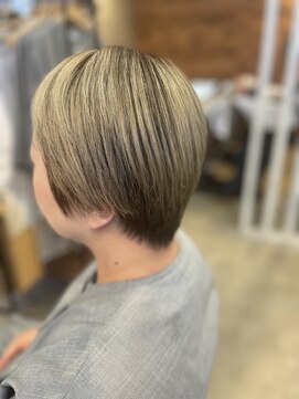 ヨーホーレッド(YOO-HOO RED) 抜け感ショート