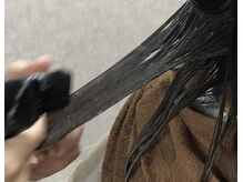 塗布する秘伝の薬液が最重要！独自開発のお薬と栄養剤をベストな調合にし、熟練の技でとうしていきます。