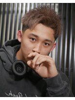 イーラ(era)&nbsp;短髪アップバングパーマ/メンズ/刈り上げ/眉毛/ツイスト