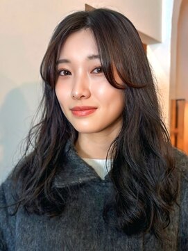 ロティー(loty) レイヤー 顔周りカット 前髪 ブラウン 透明感カラー 20代30代