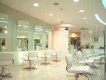 パーソンズ 本八幡店(PAR SON'Z)の雰囲気(白を基調にした店内☆なんでもご相談ください!)