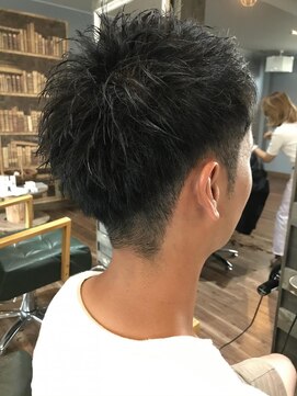 ヘアーデザイン ディードット(Hair design D.) 2ブロックグラデーションカット