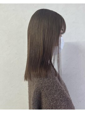 リア(Lia by KENJE) ダブルカラーでベージュに♪顔まわりカット　アッシュカラー