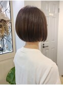丸みが女性らしいコンパクトミニボブ