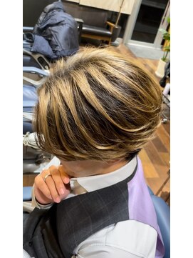 ヘアーワークス ボナ(HAIR WORKS bona.) 毛流れセンターパート×ハイライトカラー/フェザー/カルマ