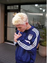 ウェルネス(Wellness)&nbsp;スパイキーショートブロンドカラー