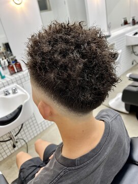 リベル(Liber) ハードツイスト スキンフェードスタイル barbe ベリーショート