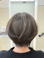 フラッフィー(Fluffy) ショートボブ