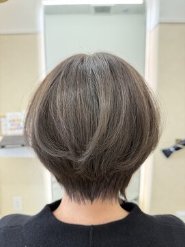 フラッフィー(Fluffy) ショートボブ