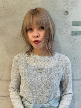 キャロルガーデンズ ボコカ 表参道(Carroll Gardens bococa) 【kacho】レイヤーカット　シルバーベージュ