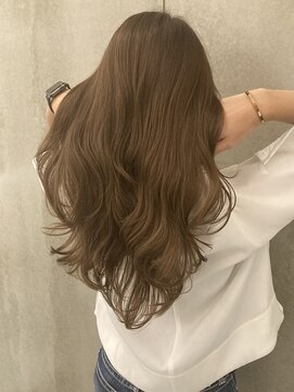 寒色系ベージュカラー×レイヤーカット