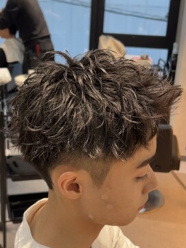 エデアンルクラ 下通(EDEAN Leclat) 熊本メンズヘアスパイキーショートアップバング