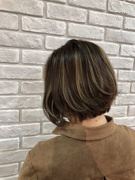 フェニーチェ オン ザ ビーチ(FENICE on the beach) ショートボブ×ハイライト