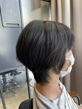 エクラート リラ 立川店(ECLART lilas.) ♪軽さと動きのあるくびれショートスタイル♪