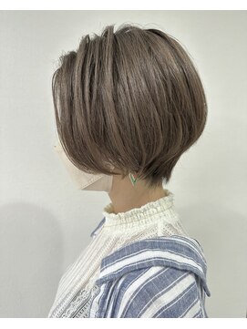 イト(ito.) グレージュショートボブ_セクションカラー_ペールベージュ