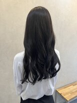 ロミバイリー(Romi by Lyee)&nbsp;顔周りカットで大人可愛いロング/アッシュカラー