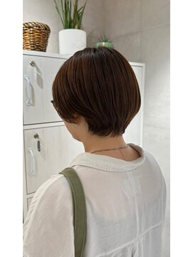 アーツ 茅ヶ崎(arts) ショートヘア/斜めバング/グレージュカラー/デザインカラー