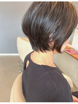 サロンドフォイユ(salon de Feuilles) 丸みショート