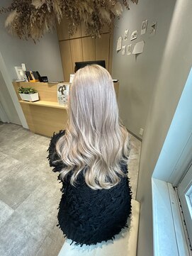 アヴァンス 京橋店(AVANCE) ブリーチならではのホワイト系カラー♪