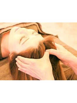 経験豊富なStylistによる心地の良いドライヘッドスパでコリをほぐし頭皮環境を整え健康的な髪へ導きます♪