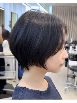 リアン アオヤマ(Liun Aoyama) 上品ショートボブ/前髪長め/ダークカラー/30代/40代/50代