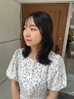 インビテーション(invitation) 顔周りカット 顔周りレイヤー ブルーブラック シースルー前髪