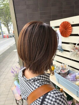 チャプター 千葉ニュータウン中央店(chapter) ボブレイヤー外ハネぱつっとボブナチュラルブラウン白髪ぼかし