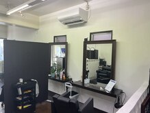 パーテーションを置いてるので、気軽にご来店いただけます！