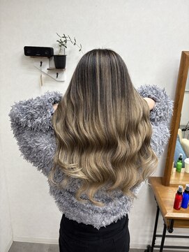 リングバイモアムー(Ring by Moremuu) ミルクティーバレイヤージュ