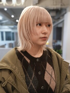 ジーレ 南堀江(jiire) ホワイトブロンド×レイヤーボブ