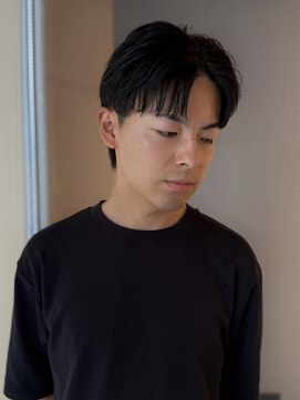 イト(iyto) センターパート×ツーブロック