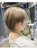 センターパート丸み×くびれショート×シークレットハイライト