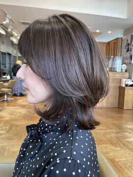 ビュートリアム 南青山(BEAUTRIUM) ミディアムくびれレイヤー 白髪ぼかし 表参道 青山 30代40代50代