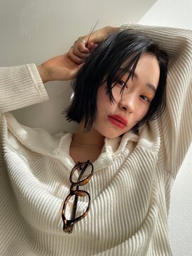 エイチ(H) ミルクティーグレージュショートウルフレイヤーカットクラゲヘア