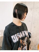 サクラ オモテサンドウ(SAKURA)&nbsp;切りっぱなしボブ　顎ラインボブ　黒髪ストレートボブ