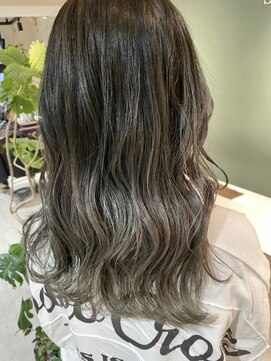 サラジュ 梅田店(SARAJU) saraju ヒラノ　グラデーション　グレージュ