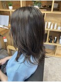 ミディアムレイヤーカット  アッシュ系カラー
