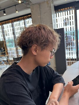 ロロネー 池田(Lolonois) ミルクティーベージュ×波巻きツイスパでハイトーンパーマ