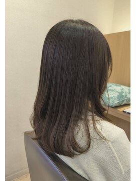 ウイバイファースト(u'i by first) オリーブベージュのミディアムスタイル