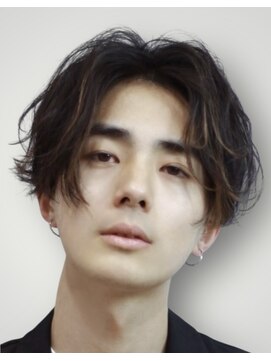 ゼンコー アオヤマ(ZENKO Aoyama) 黒髪×センターパート×シャドウパーマ【表参道/メンズ/パーマ】