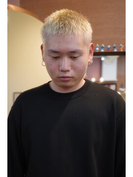 エディ(Edy) スパイキーショートケアブリーチ眉毛カット抜け感ブロンド岡山