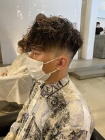 アディクト(ADDICT)&nbsp;メンズ前下がりフェードツイスパ◎