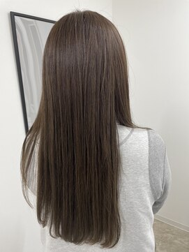 ロッカ(ROCCA) ロング×ストレート×艶髪×透明感グレージュ×名東区×守山区