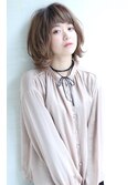フラットな外ハネが可愛いグレージュボブ