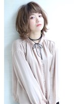 オーロ(ORO)&nbsp;フラットな外ハネが可愛いグレージュボブ