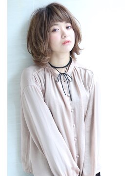 オーロ(ORO) フラットな外ハネが可愛いグレージュボブ