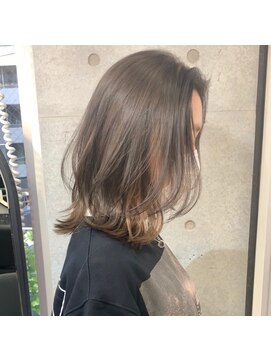 リコバイアフロート(riko by afloat) 切れっぱなしボブ・インナーカラーグレージュ【riko立野】